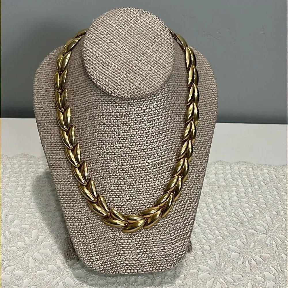 Classic Abstract Design Gold Tone Vintage Collar Necklace